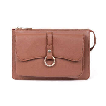 10-686089-pochette-caramel-peu-encombrante