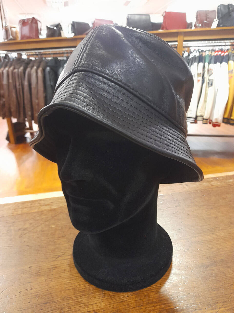 Accessoires en cuir agneau bob noir noir