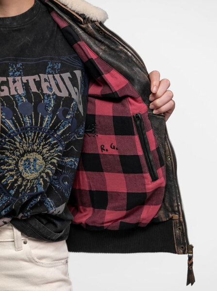 103749-BUTLER-BLACK_11_-min