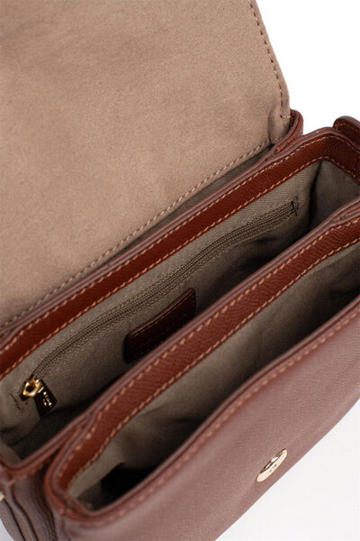 7120246-marron-ouvert